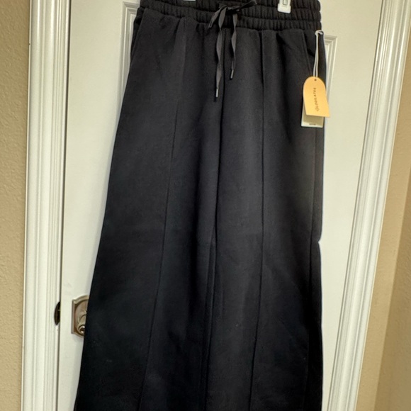 Blogilates Travel Trouser Sweats -Jet Black - Picture 2 of 8